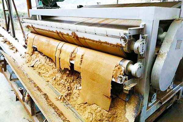 泥漿脫水機的運行參數與泥餅含水率